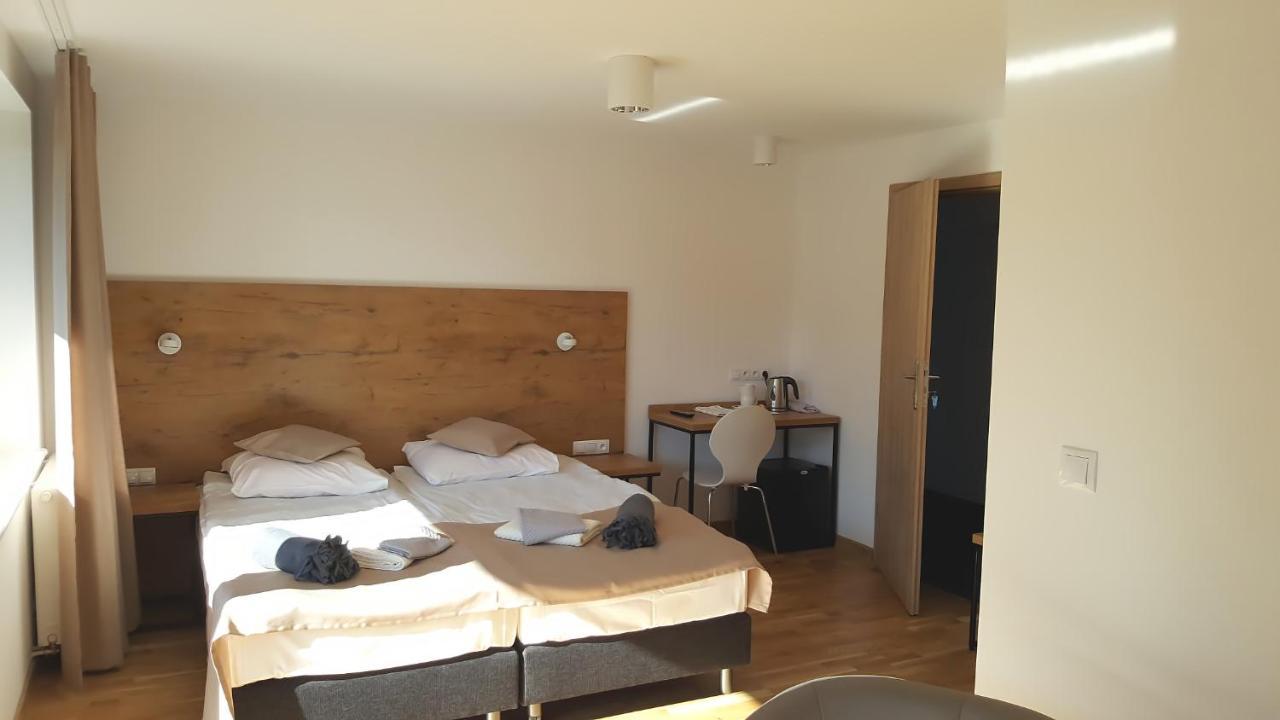 Wodnik Uslugi Hotelarskie, Apartamenty Рови Екстериор снимка