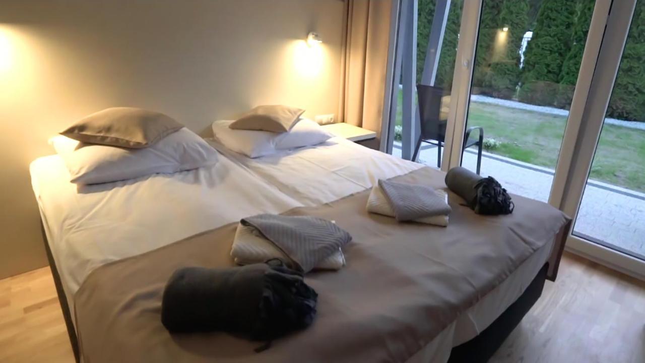 Wodnik Uslugi Hotelarskie, Apartamenty Рови Екстериор снимка